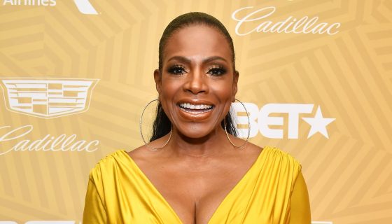 Seasoned Thangin': Sheryl Lee Ralph Shows Off Godly Body-Ody, Proves She's The Baddest 64-Year-Old Alive