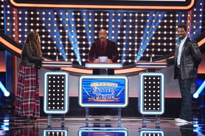 Tisha Campbell Steve Harvey and Deon Cole on "Celebrity Family Feud"