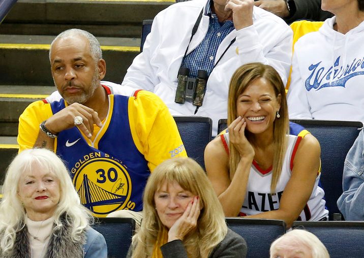 Dell and Sonya Curry switch split jerseys after Steph asks, 'Who