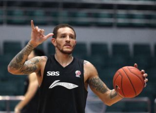 Delonte West Training For CBA 13/14 Game