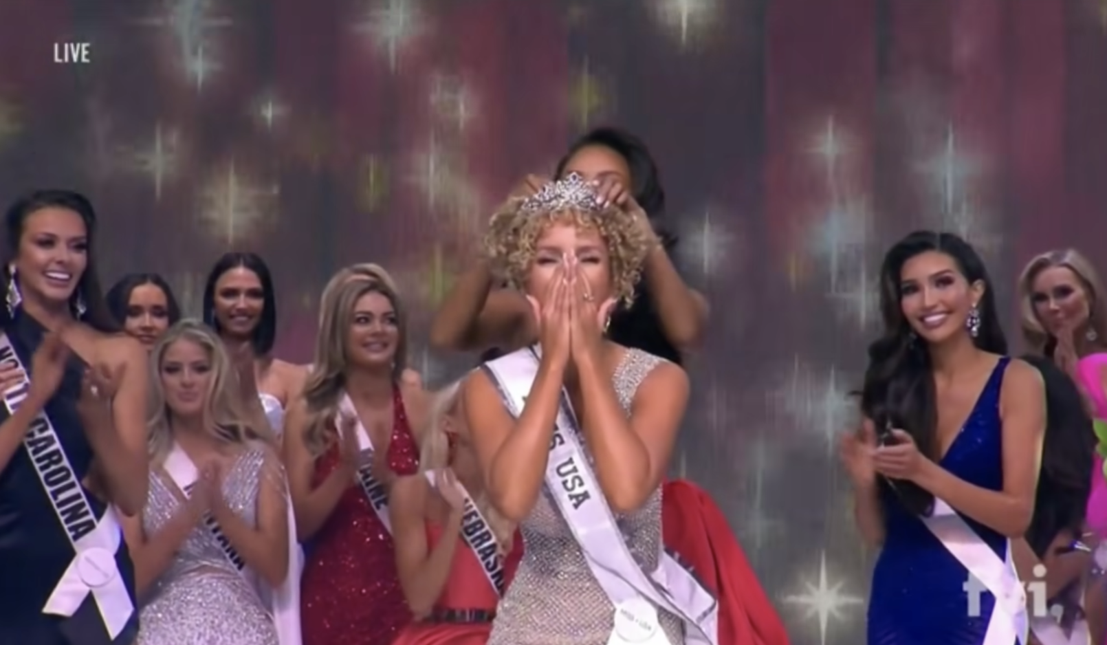 Curly Cutie Gets Crowned! Reporter Bae Miss Kentucky Elle Smith Crowned Miss USA 2021