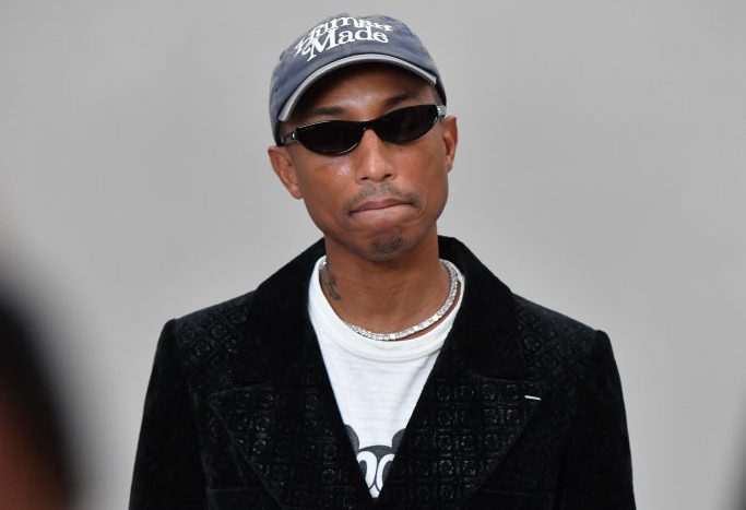 Chanel Metiers D'Art 2021-2022 : Front Row At Le 19M