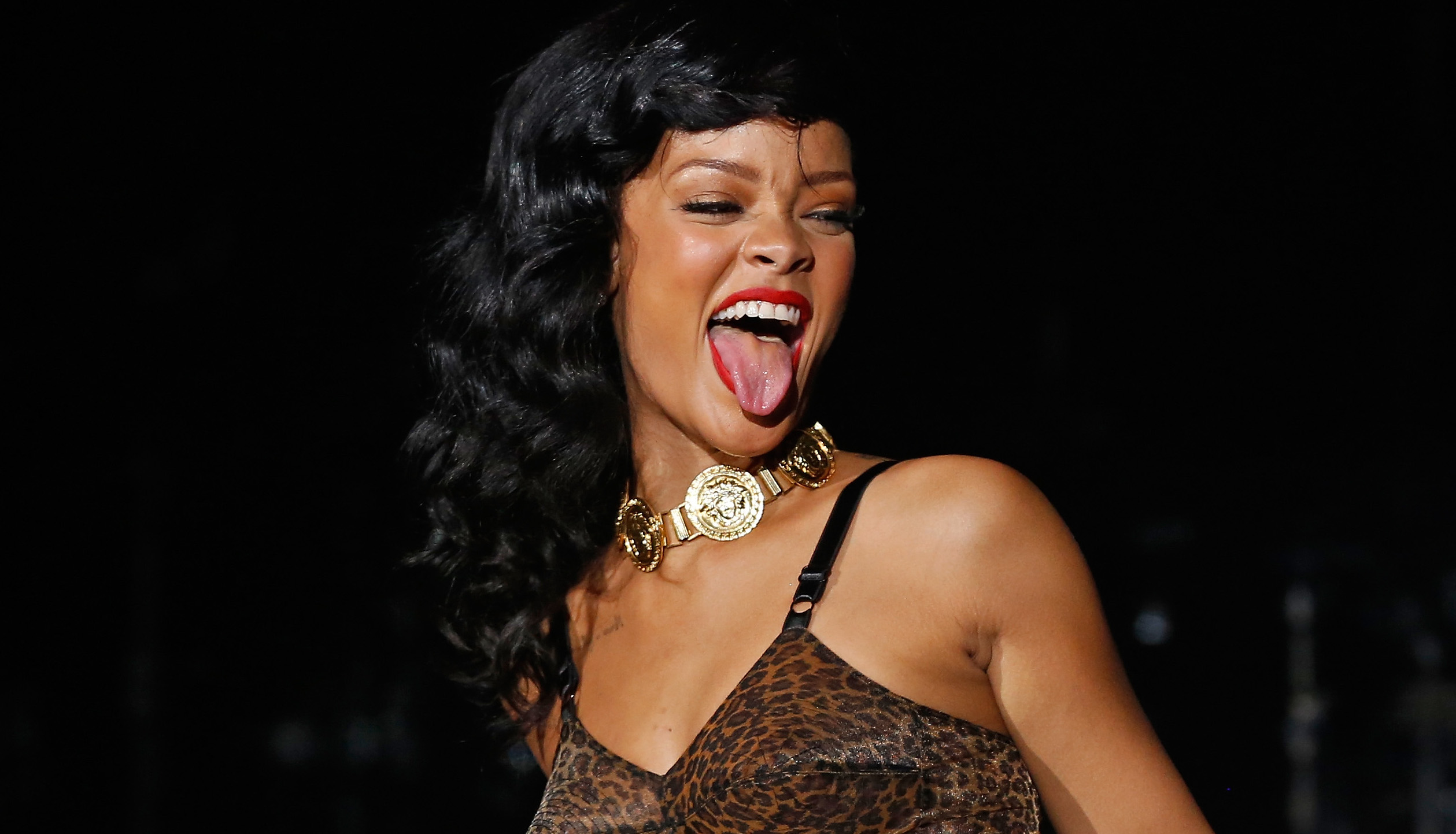 Rihanna Plays London Leg Of Her 777 Tour