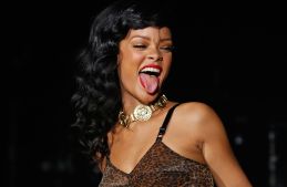 Rihanna Plays London Leg Of Her 777 Tour