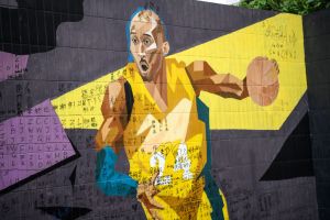 Fans mourn Kobe Bryant in China's Guangzhou