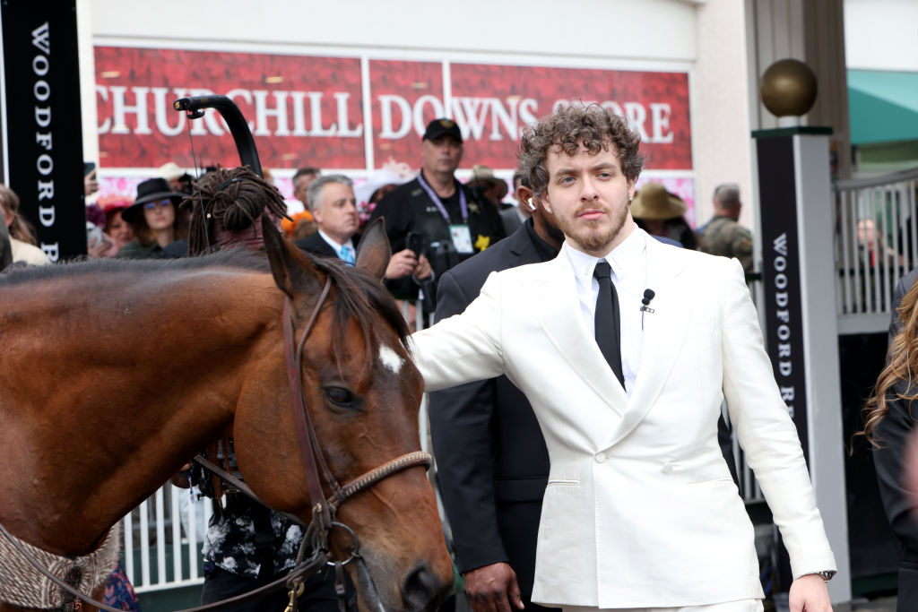 Pure Comedy: A ‘Drunk’ Drake Accompanies Jack Harlow To The Kentucky Derby & The Pair Completely Steal The Show