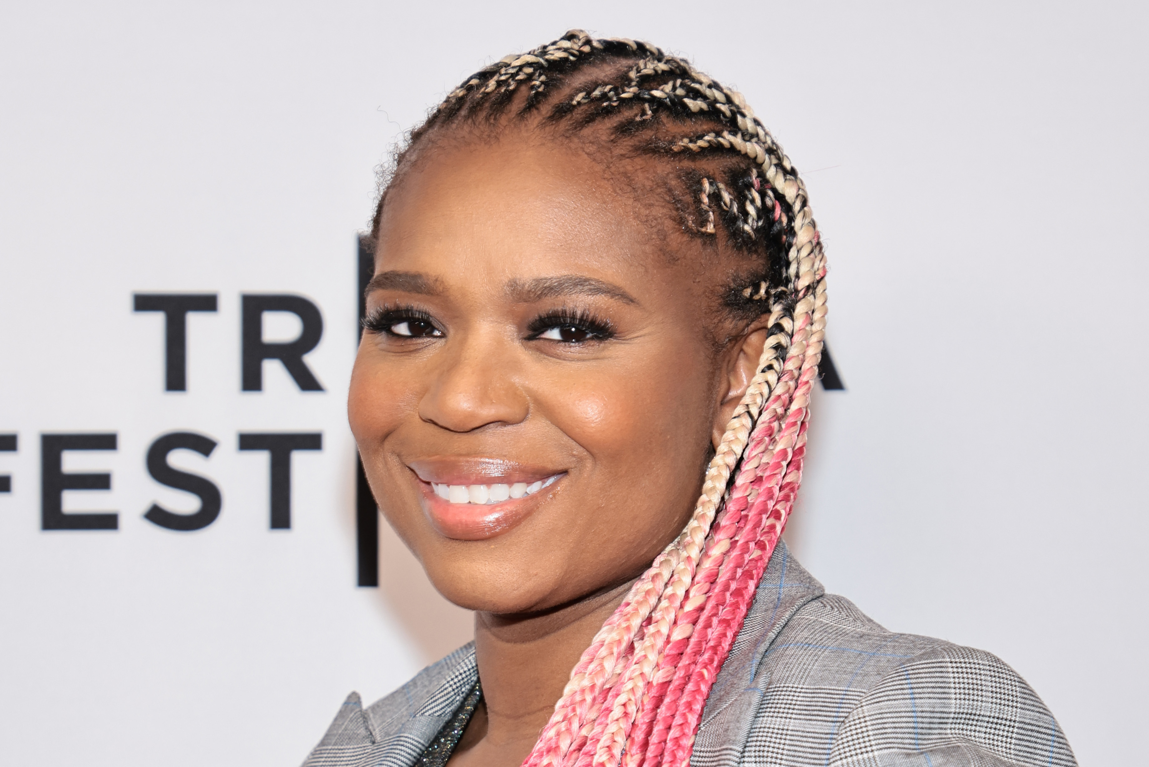 Actress Addresses Backlash Over Intimate Photo - 1e1kcxj