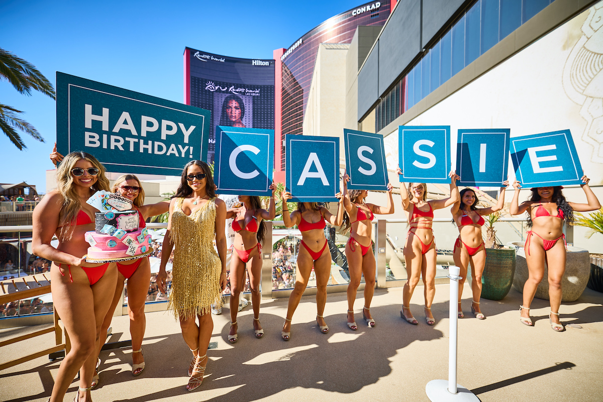 Cassie Fine, Last Vegas'ta 36. yaşını kutluyor
