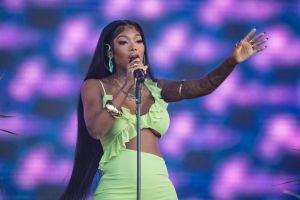 Pregnant Summer Walker Is Single, Keeping 'Larry' Face Tattoo