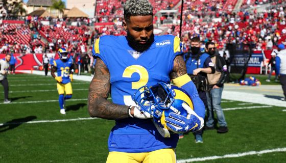 Odell Beckham Escorted Off Plane By Cops For Refusing To Exit Odell Beckham Escorted Off Plane By Cops For Refusing To Exit