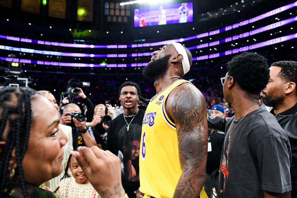 LeBron James NBA All-Time Scoring Record Celebrated By Rihanna, Drake –  Billboard