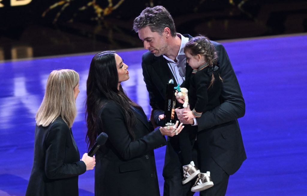 Pau Gasol gets emotional as Lakers retire his No. 16 jersey; Vanessa Bryant  speaks at ceremony