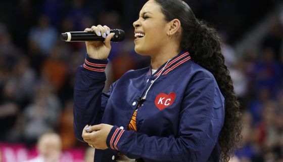 Jordin Sparks’ Singing National Anthem Sets Twitter Ablaze Jordin Sparks’ Singing National Anthem Sets Twitter Ablaze