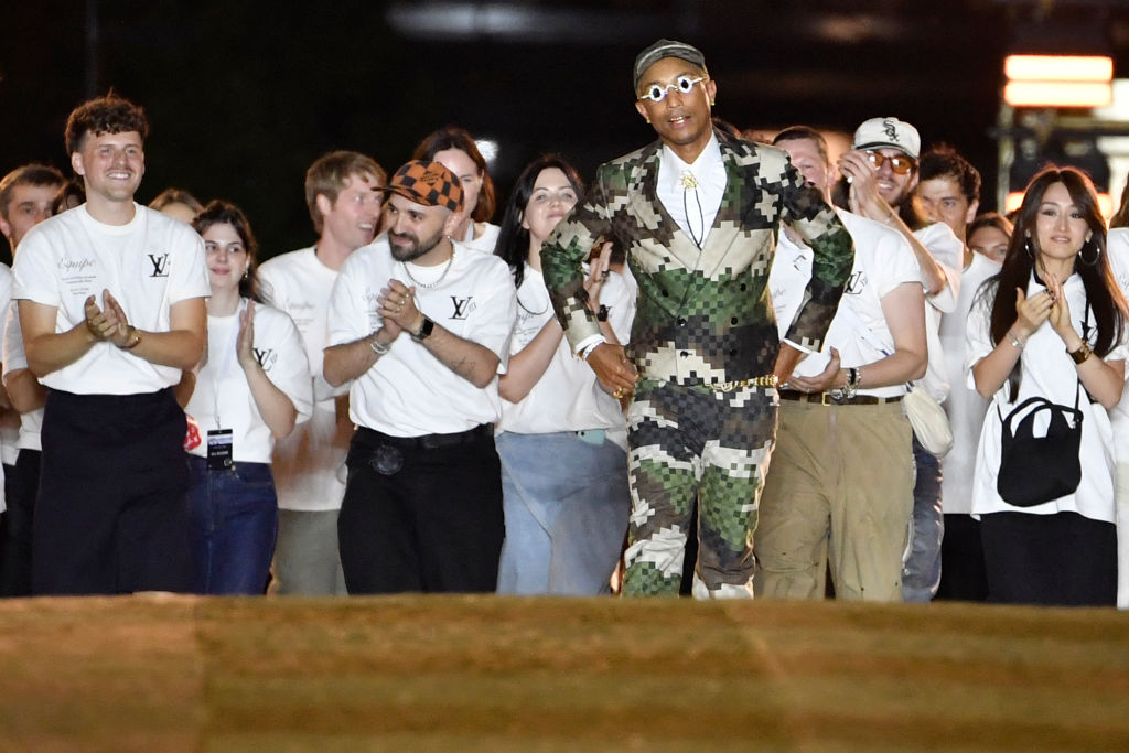 Beyonce, Jay-Z and Rihanna watch as Pharrell Williams takes over