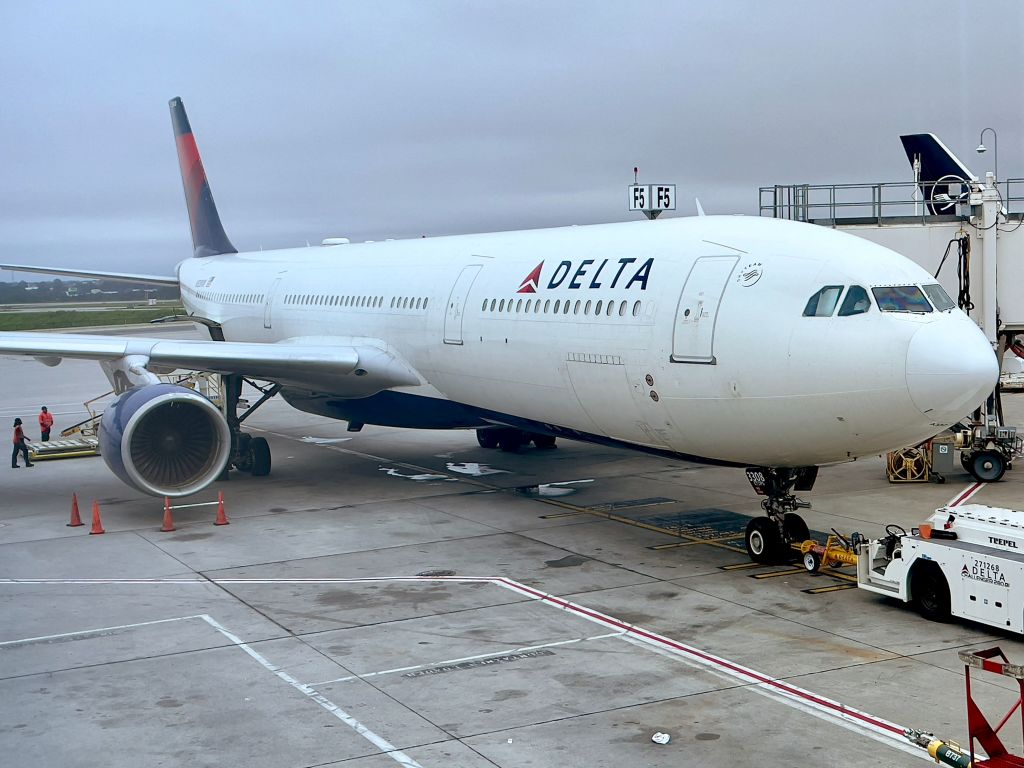 Mile High Flood: Delta Flight Headed To Spain Forced To Turn Around After Diarrhea-Drippin’ Passenger Soiled Entire Plane