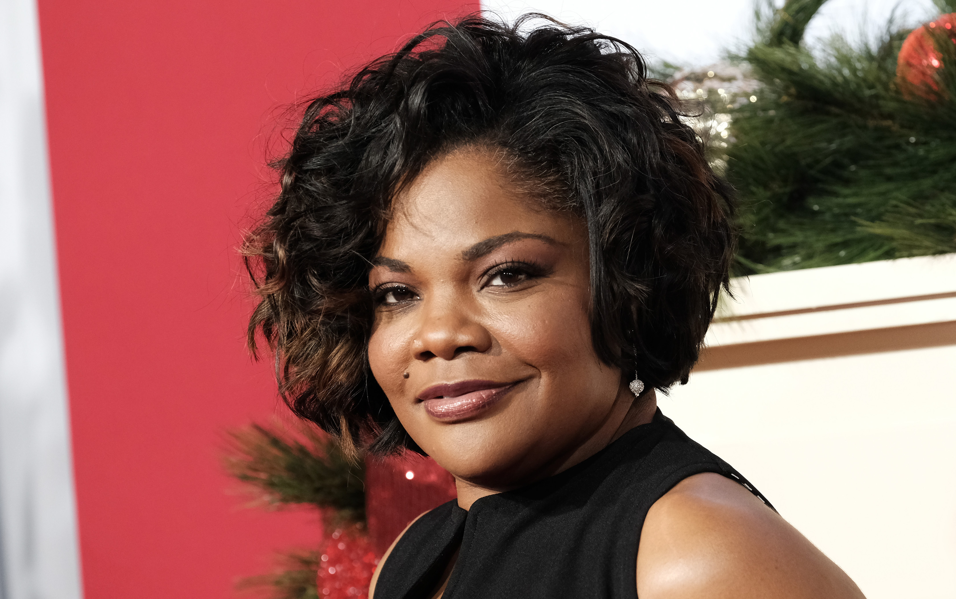 US-ENTERTAINMENT-ALMOST-CHRISTMAS