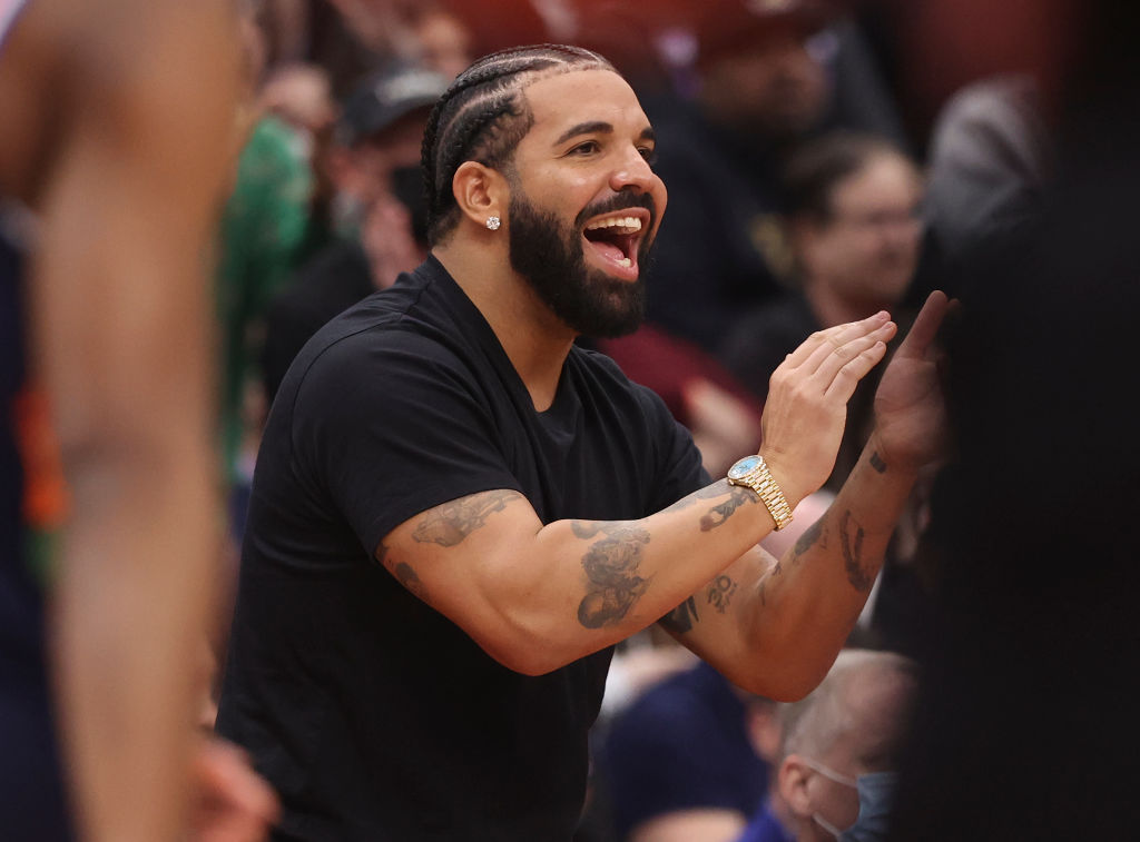 Drake - Toronto Raptors vs Philadelphia Flyers