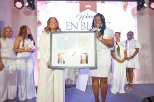 Women En Blanc Honors