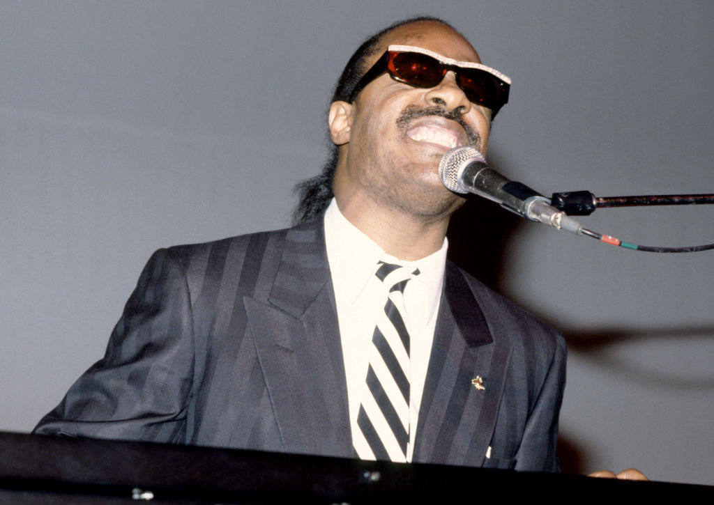 Stevie Wonder Singing