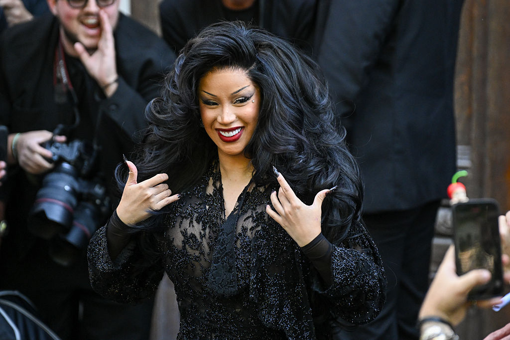 Cardi B’s Lawyer Reacts To Viral Vegas ‘Mic-Throwing’ Lawsuit Cardi B’s Lawyer Reacts To Viral Vegas ‘Mic-Throwing’ Lawsuit