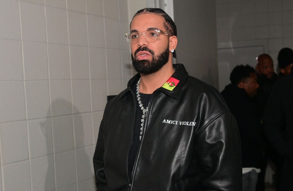 Drake Denies Ab Sculpting Allegations, But Admits To 'Maybe ' Using FaceTune To Enhance His Features In Photos