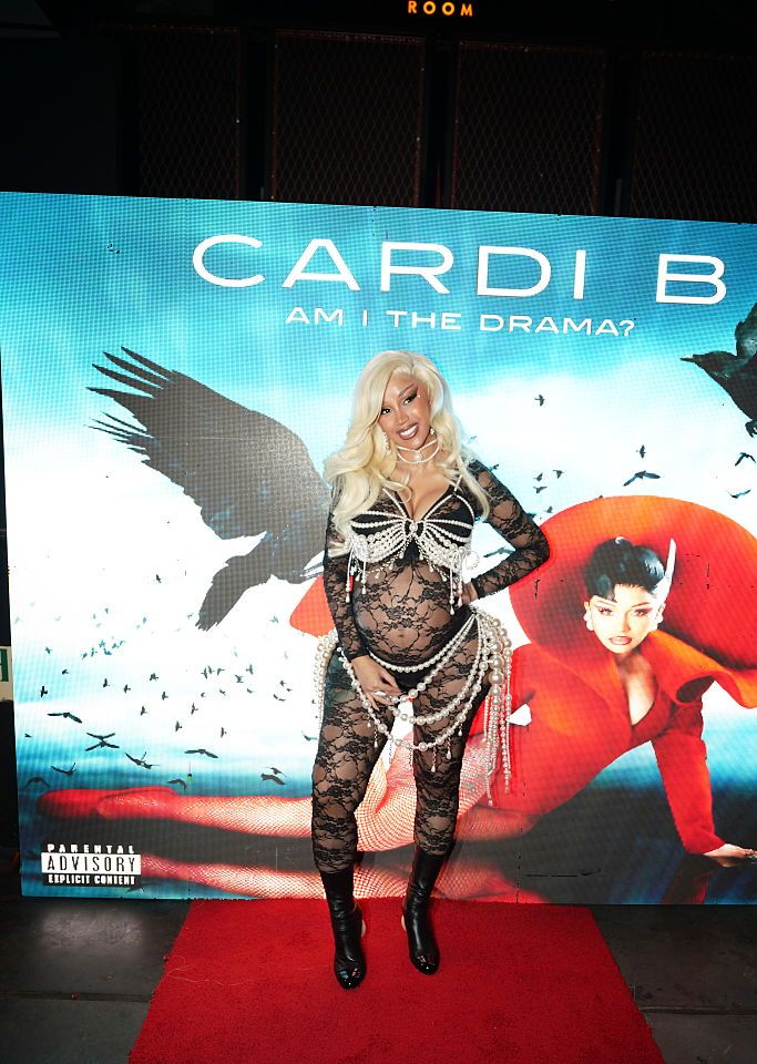 Cardi B’s Album Goes Platinum & Lands Guinness World Record Cardi B’s Album Goes Platinum & Lands Guinness World Record