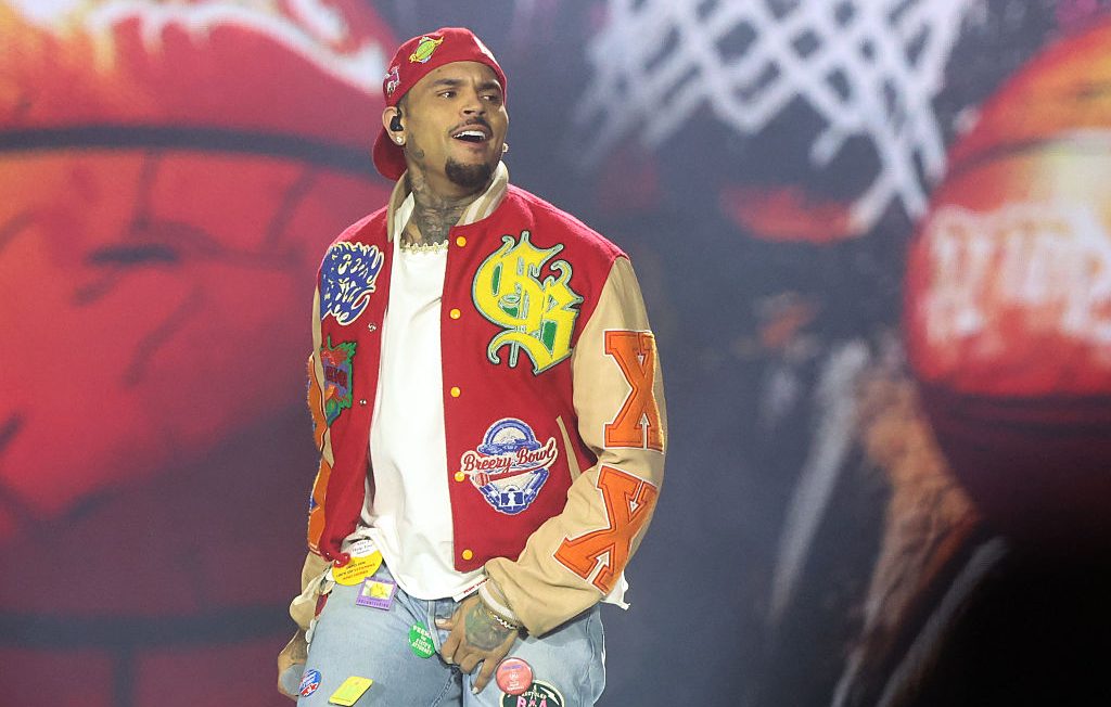 Chris Brown Hits Back At ‘Karens’ Criticizing Usher R&B Tour Chris Brown Hits Back At ‘Karens’ Criticizing Usher R&B Tour