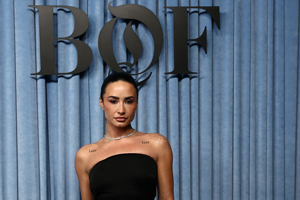 FASHION-FRANCE-WOMEN-BOF500-GALA