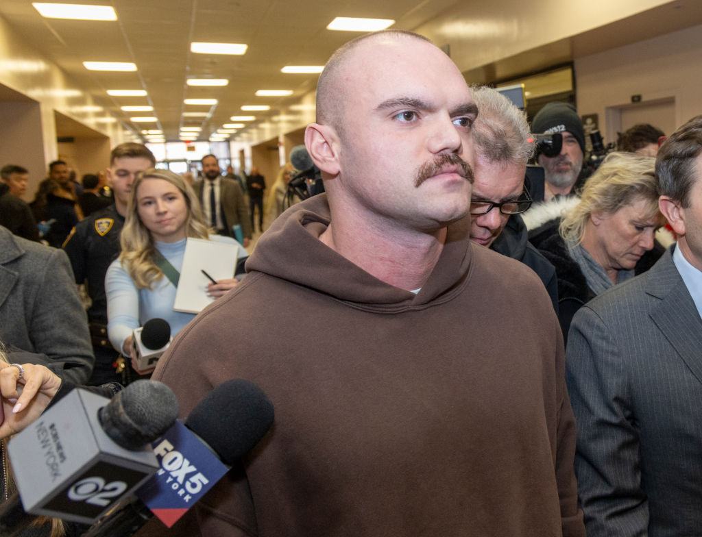 Former NYS Trooper Thomas Mascia leaves Long Island court