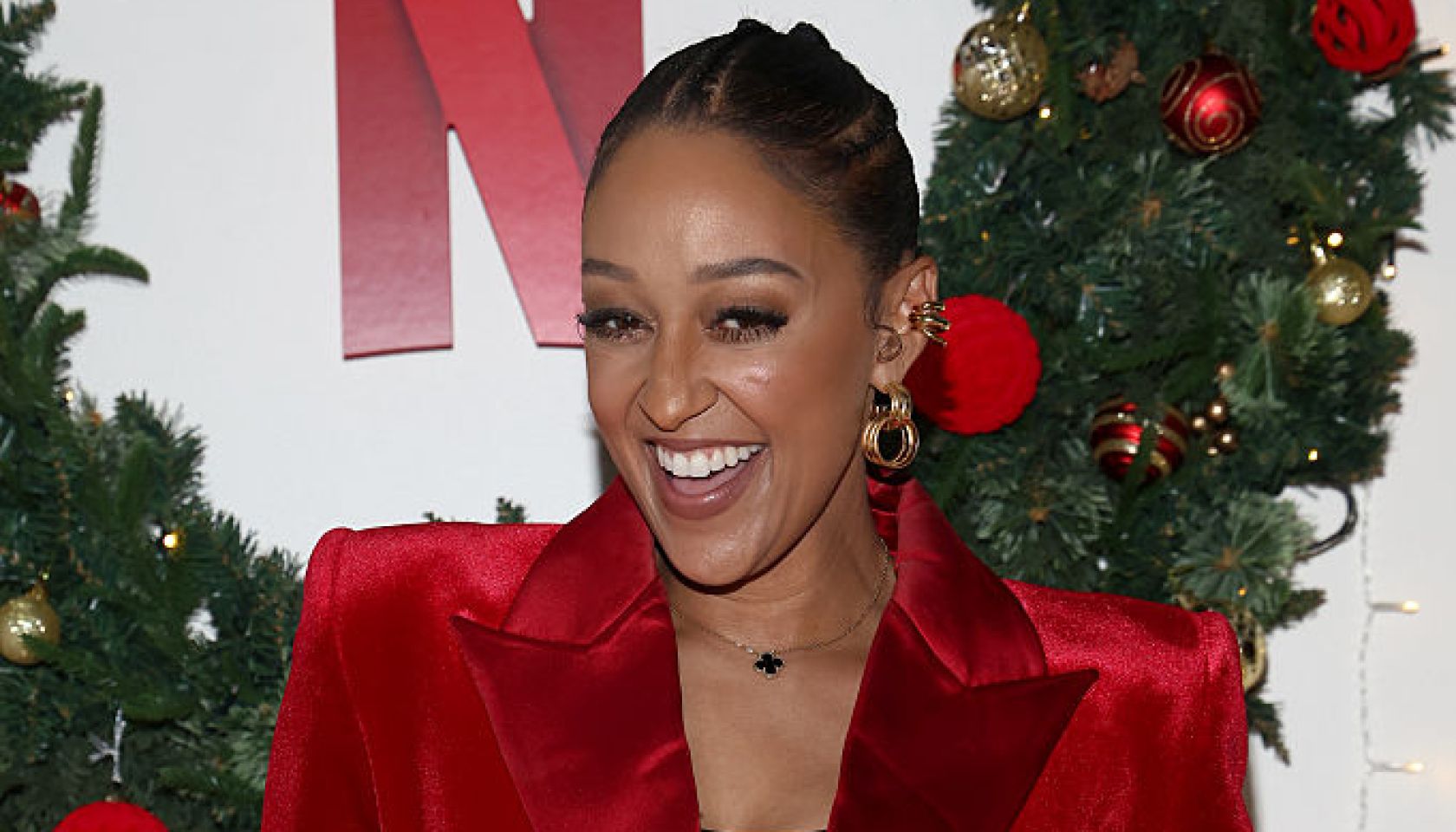 Mystery Man Revealed In Tia Mowry’s Suspected Soft-Launch Mystery Man Revealed In Tia Mowry’s Suspected Soft-Launch