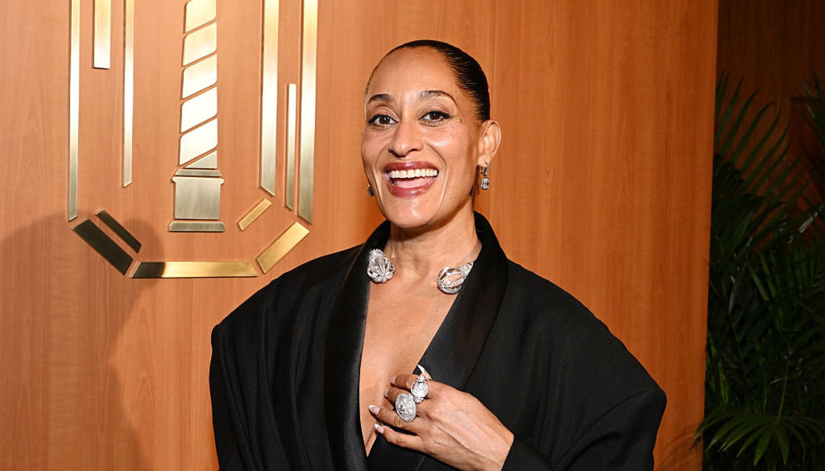 Tracee Ellis Ross Debuts Blonde New ‘Do & Breaks The Internet Tracee Ellis Ross Debuts Blonde New ‘Do & Breaks The Internet