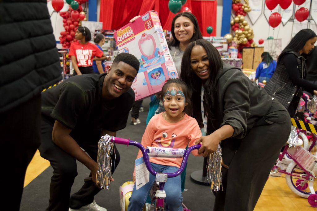 A Heavenly Holiday: Nehemiah Davis’ ‘Gifts From Heaven’ Serves Smiles & Surprises To 2,000 ATL Families