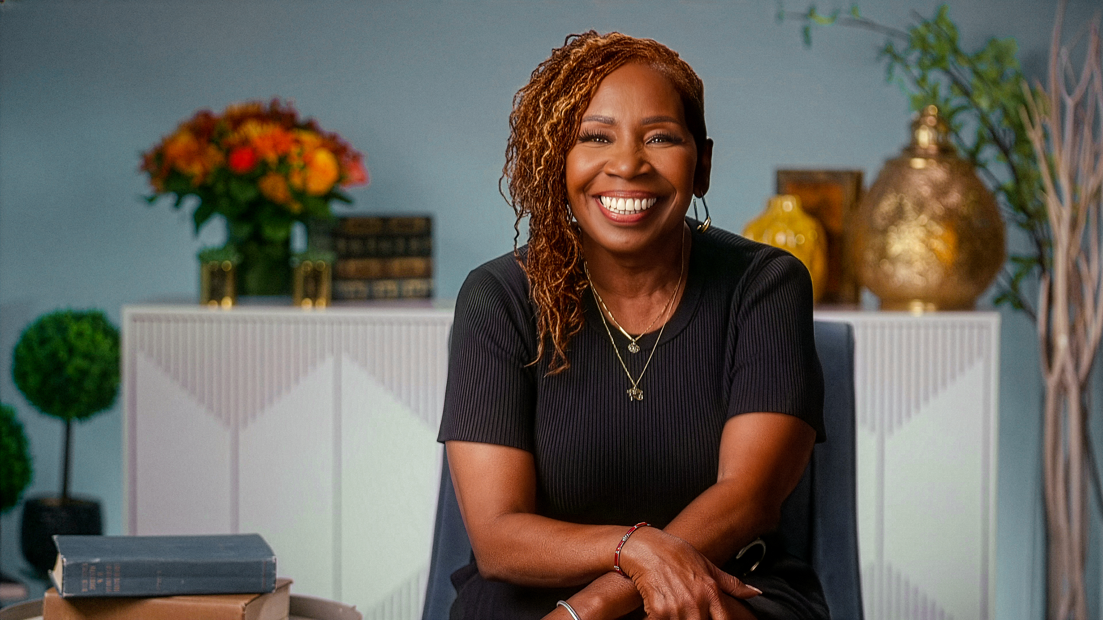 Iyanla Vanzant Talks Returning To OWN With ‘Iyanla: The Inside Fix,’ Turning Healing Into Homework & Her ‘Humbling’ Viral Memes [Exclusive]