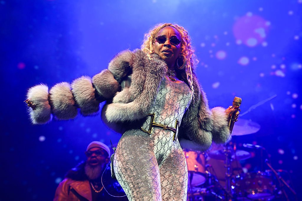 Mary J. Blige Explains THOSE ‘Tired’ Tour Memes, Says She Was Executing Exhausted 8-Counts In The Dancery