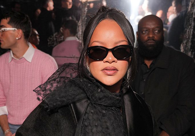 History RIHpeats Itself: Rihanna RIHcreates Her Standout Maternity Look At Dior Fashion Show, Fans Think THIS Is Why