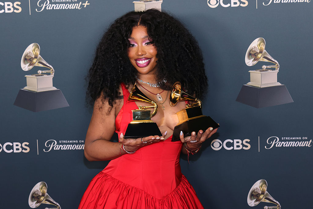 SZA Remembers Label Telling Her ‘SOS’ Wouldn’t Beat Taylor Swift On The Charts In 2023