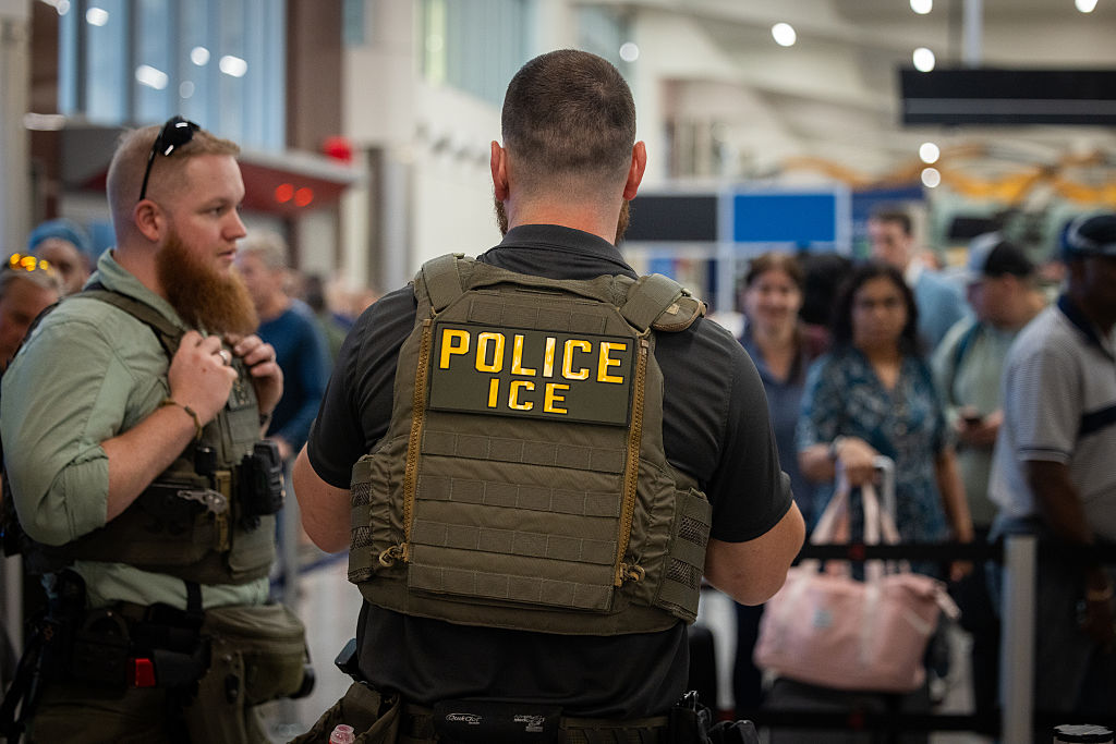Long lines form outside Atlanta International Airport
