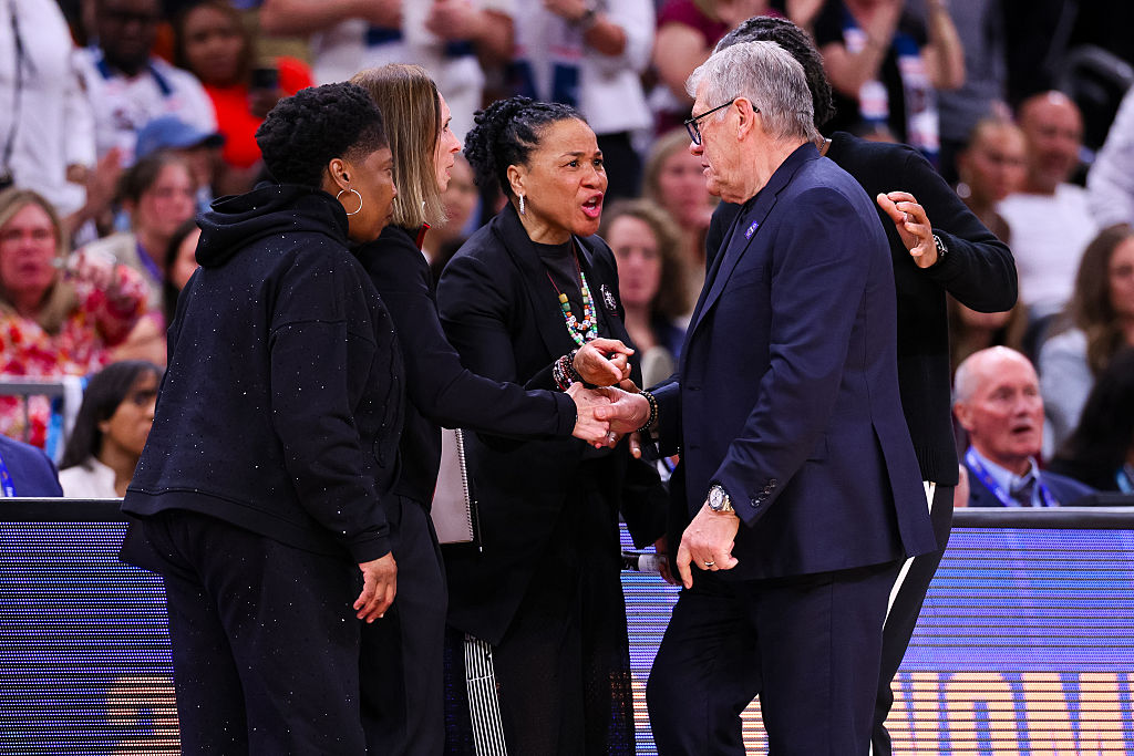 Dawn Staley of the South Carolina Gamecocks argues with Geno Auriemma of the UConn Huskies  at NCAA Women's Basketball Tournament - Final Four - Phoenix