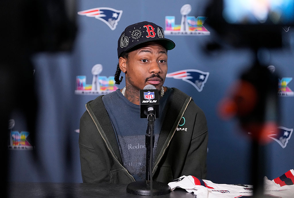 Stefon Diggs & Cayy Benji Throw Daughter Peyton 1st Birthday Bash, Social Media Side-Eyes His Stiff Stance At Circus-Themed Toddler Party