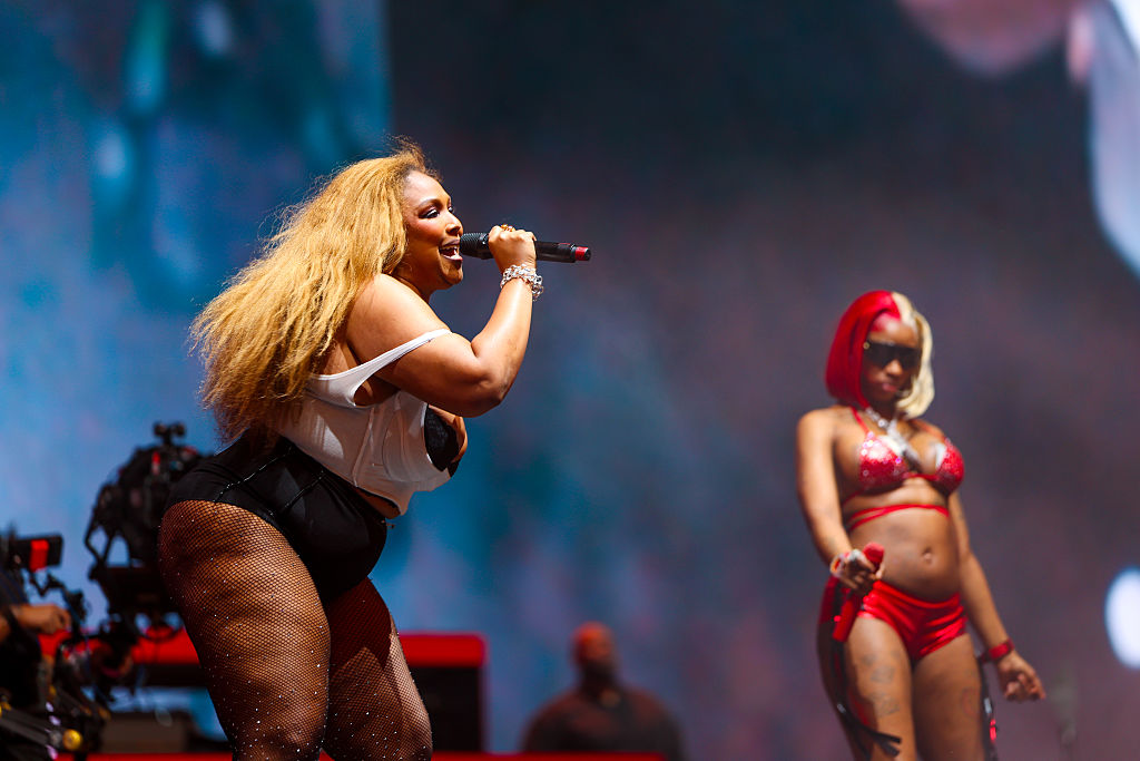 Lizzo Shows Off Weight Loss On Coachella Stage With Sexxy Red Lizzo Shows Off Weight Loss On Coachella Stage With Sexxy Red