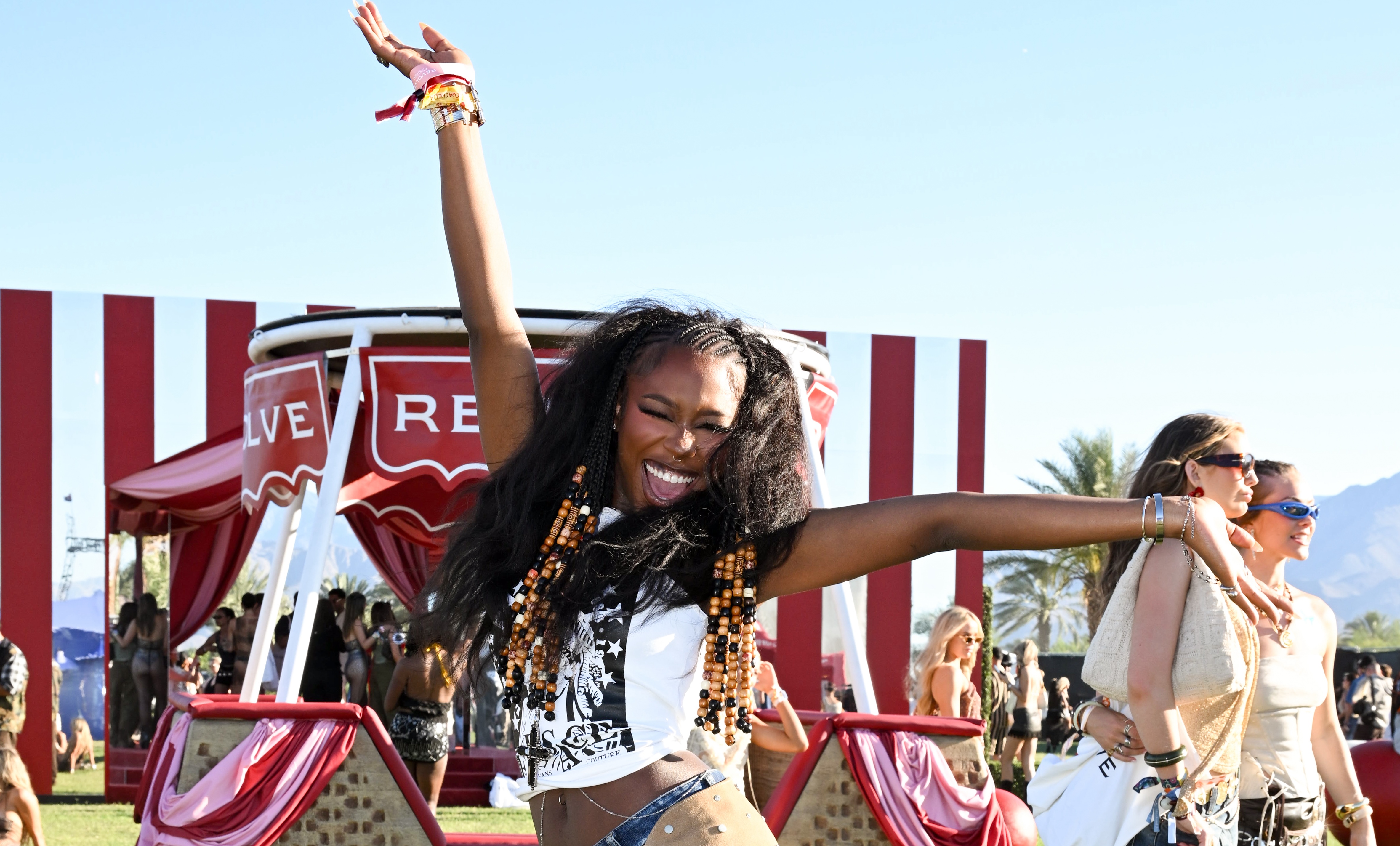 Haute Girlies, Viral Vixens & More Who Stunned At Coachella 2026