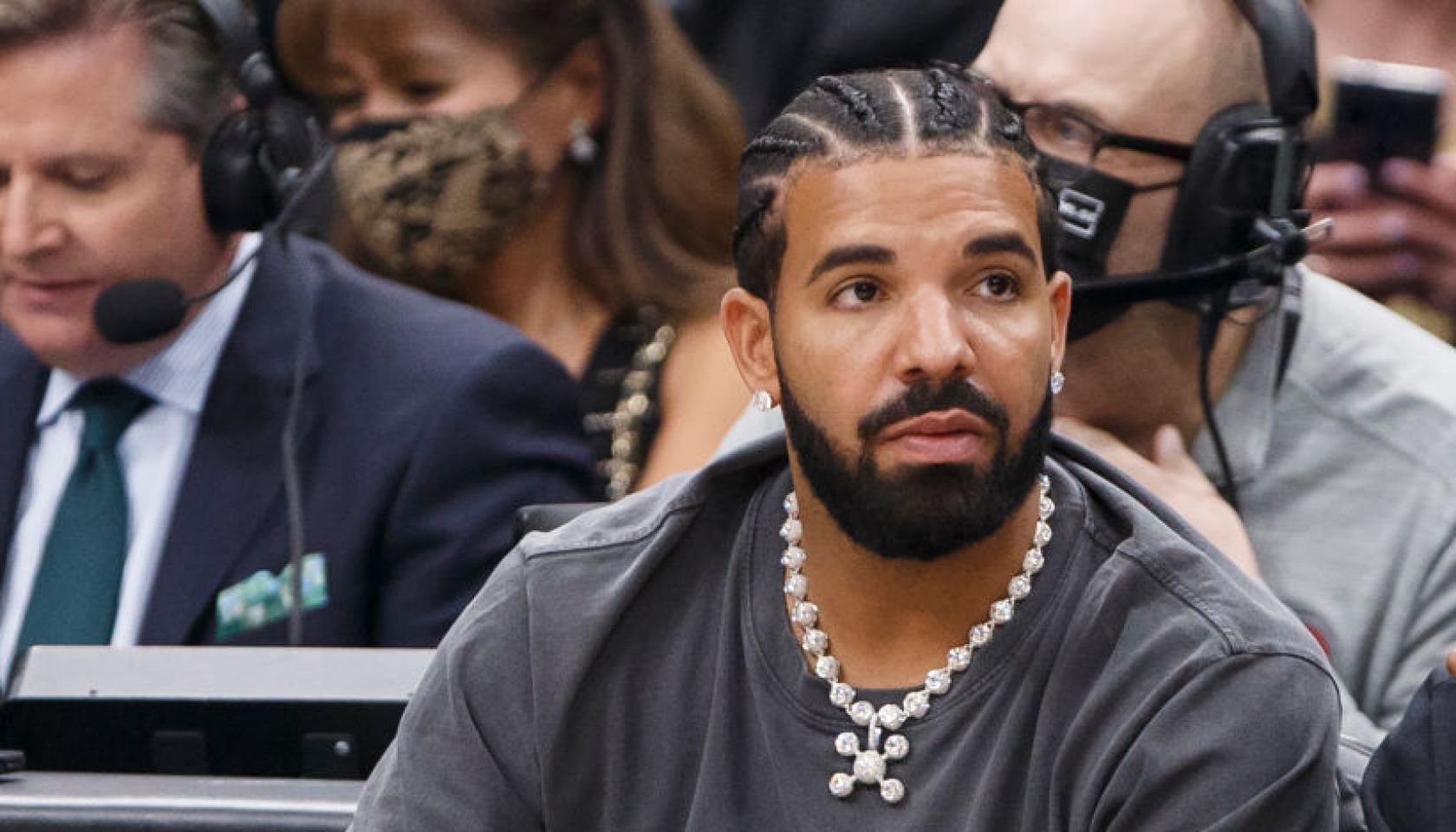 Drake 'Strong Women, Stronger Drinks' Dazzles With $500K Gifts Drake 'Strong Women, Stronger Drinks' Dazzles With $500K Gifts