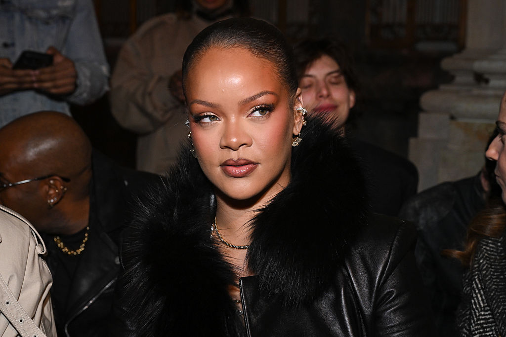 Rihanna Shuts Down Pregnancy Rumors With Humorous Comment Rihanna Shuts Down Pregnancy Rumors With Humorous Comment