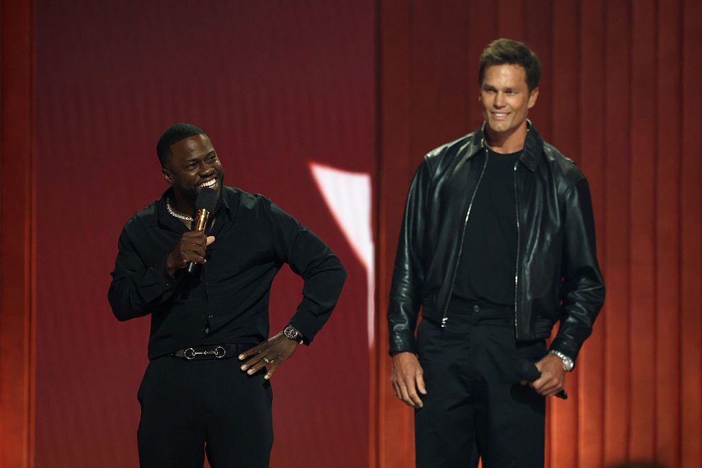 Tom Brady Takes Aim At Kevin Hart’s Affair During Roast