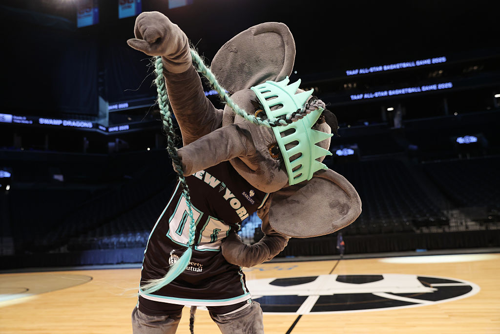 NY Liberty Mascot Goes Viral With Michael Jackson Tribute