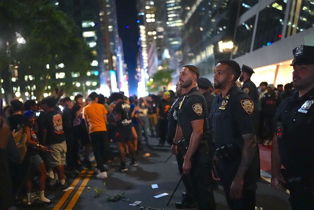 Knicks fans flood Bryant Park and New York streets for NBA Finals Game 3