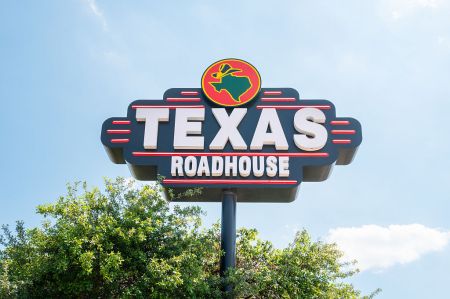 Texas Roadhouse: Viral Internet Rumor Sparks Fear About Employees Tampering With Black Customers’ Food, Restaurant Responds