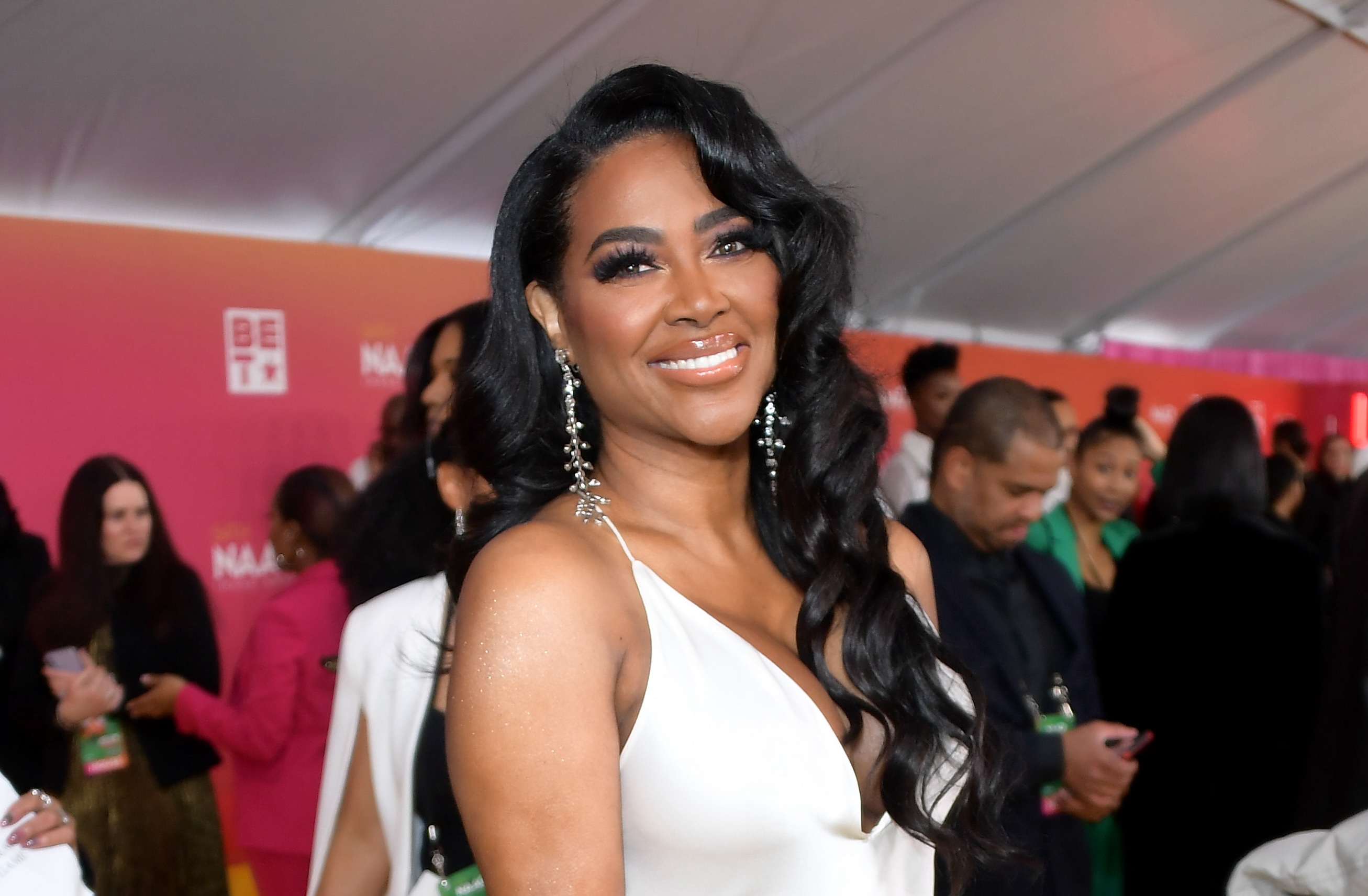 Social Media Erupts With Hilarious Reactions To Kenya Moore’s Suspected Cosmetic Sorcery